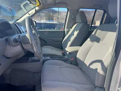 2018 Nissan Frontier, $19000. Photo 5