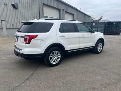 2018 Ford Explorer, $17000. Photo 3