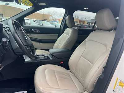 2018 Ford Explorer, $17000. Photo 5