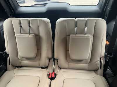 2018 Ford Explorer, $17000. Photo 7