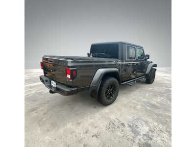 2022 Jeep Gladiator, $32000. Photo 4