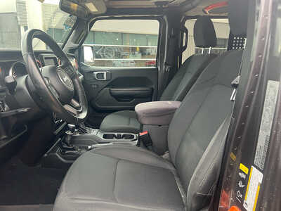 2022 Jeep Gladiator, $32000. Photo 5