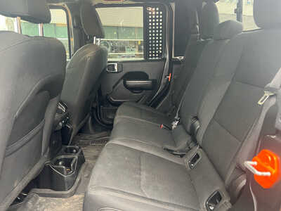 2022 Jeep Gladiator, $32000. Photo 6