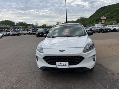 2022 Ford Escape, $25500. Photo 2