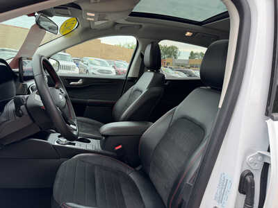 2022 Ford Escape, $25500. Photo 7