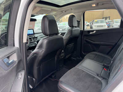 2022 Ford Escape, $25500. Photo 8