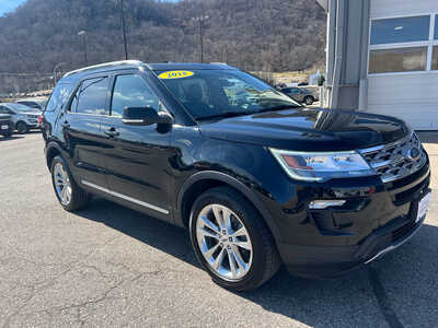 2018 Ford Explorer, $16000. Photo 3