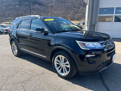 2018 Ford Explorer, $16000. Photo 4