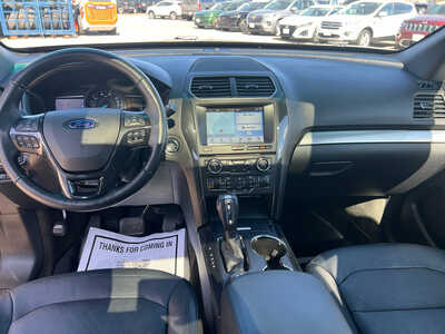2018 Ford Explorer, $16000. Photo 8