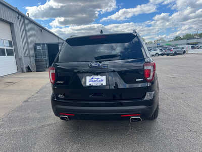 2016 Ford Explorer, $15998. Photo 5