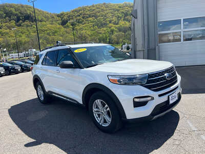 2022 Ford Explorer, $21000. Photo 2