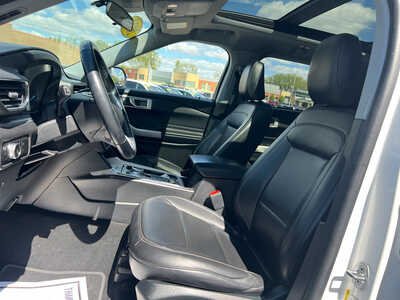 2022 Ford Explorer, $21000. Photo 7