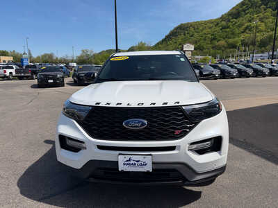 2020 Ford Explorer, $28500. Photo 2
