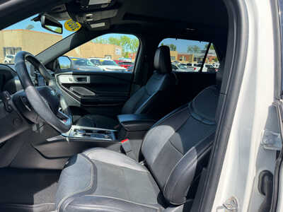 2020 Ford Explorer, $28500. Photo 7