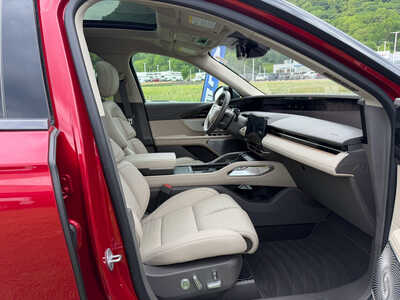 2025 Lincoln Nautilus, $61995. Photo 8