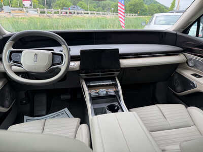 2025 Lincoln Nautilus, $61995. Photo 9