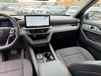 2025 Ford Explorer, $43345. Photo 9