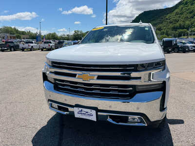 2022 Chevrolet 1500 Crew Cab, $42150. Photo 2