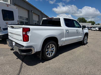 2022 Chevrolet 1500 Crew Cab, $42150. Photo 4