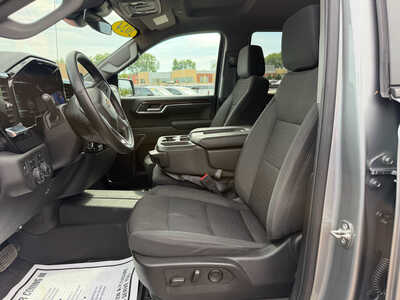 2024 Chevrolet 1500 Crew Cab, $41150. Photo 8