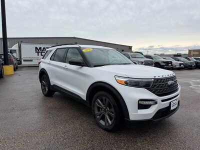 2021 Ford Explorer, $25995. Photo 2