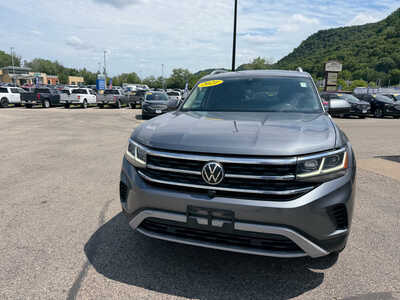 2021 Volkswagen Atlas, $19649. Photo 2