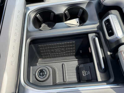 2025 Ford Expedition Max, $57995. Photo 12