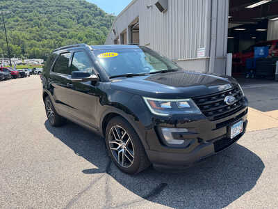 2016 Ford Explorer, $14500. Photo 2