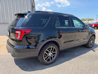 2016 Ford Explorer, $14500. Photo 3