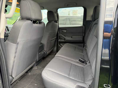 2023 Nissan Frontier, $27649. Photo 10