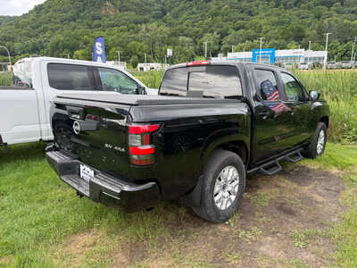 2023 Nissan Frontier, $27649. Photo 3