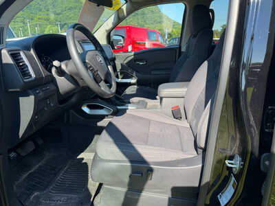 2023 Nissan Frontier, $27649. Photo 5