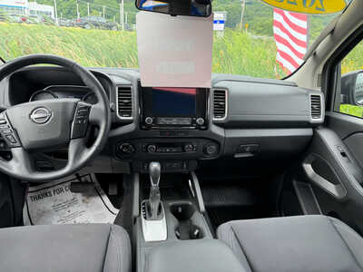 2023 Nissan Frontier, $27649. Photo 9
