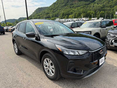 2024 Ford Escape, $21500. Photo 2