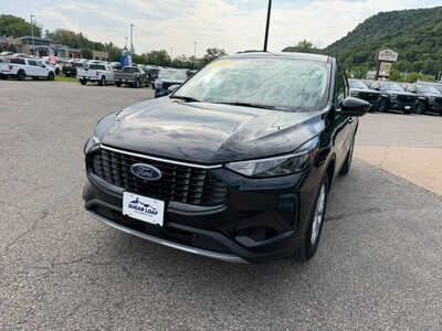 2024 Ford Escape, $21500. Photo 3