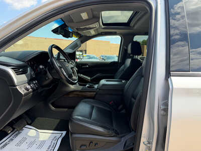 2019 Chevrolet Suburban, $21649. Photo 7
