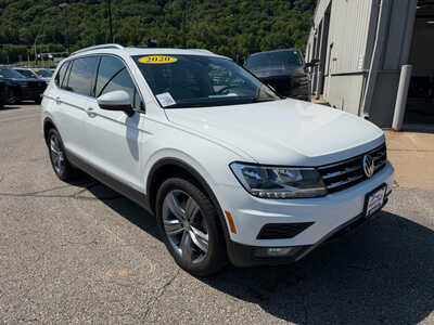 2020 Volkswagen Tiguan, $18150. Photo 3