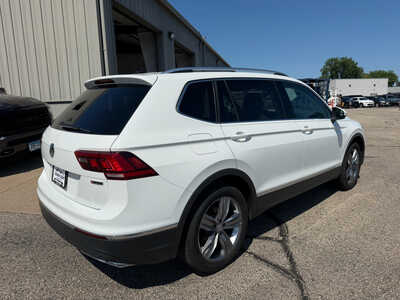 2020 Volkswagen Tiguan, $18150. Photo 4