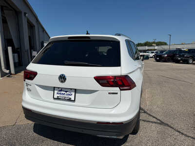 2020 Volkswagen Tiguan, $18150. Photo 5