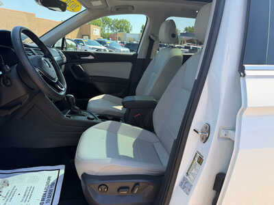 2020 Volkswagen Tiguan, $18150. Photo 7