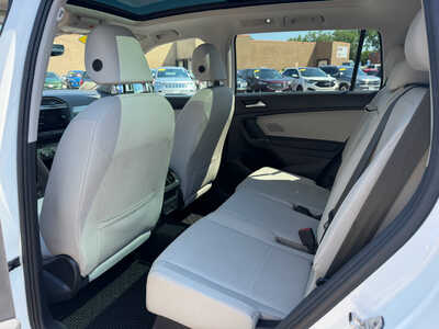 2020 Volkswagen Tiguan, $18150. Photo 8