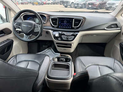 2017 Chrysler Pacifica, $14649. Photo 10