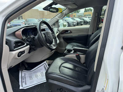 2017 Chrysler Pacifica, $14649. Photo 11