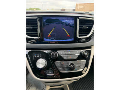 2017 Chrysler Pacifica, $14649. Photo 12