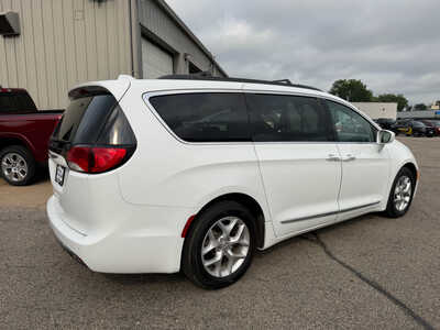 2017 Chrysler Pacifica, $14649. Photo 4