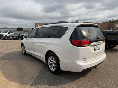 2017 Chrysler Pacifica, $14649. Photo 5