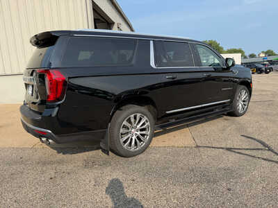 2022 GMC Yukon XL, $47649. Photo 4