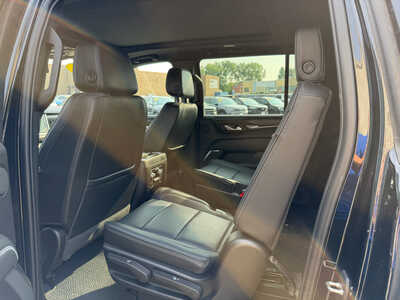 2022 GMC Yukon XL, $47649. Photo 8