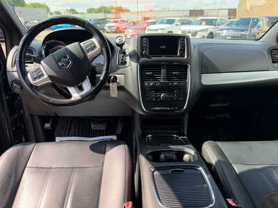 2017 Dodge Grand Caravan, $6150. Photo 11