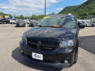 2017 Dodge Grand Caravan, $6150. Photo 2
